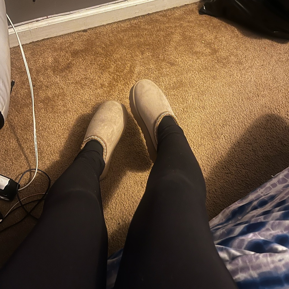 Tan comfortable clogs - Picture 2 of 2